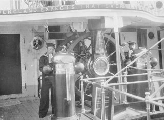 Штурвал корабля HMS Calliope, фотография 1898 года