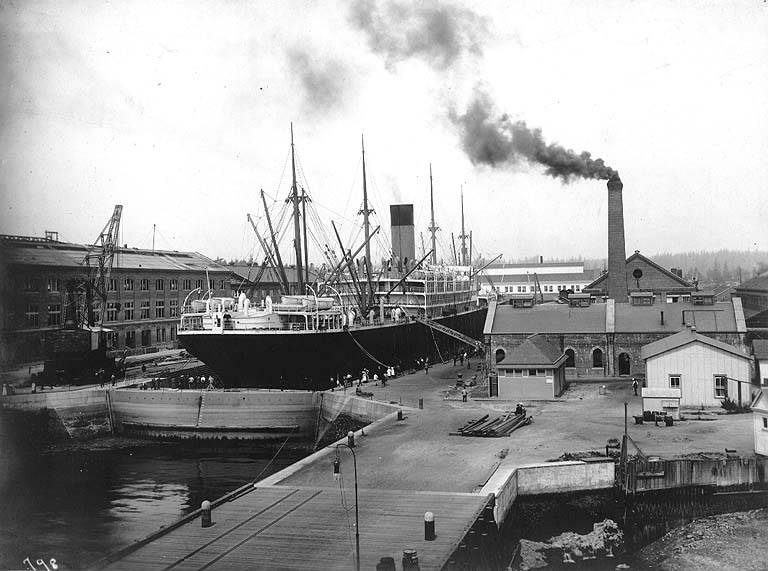Пароход Dakota в сухом доке верфи Пьюджет-Саунд, Бремертон, 1905 год